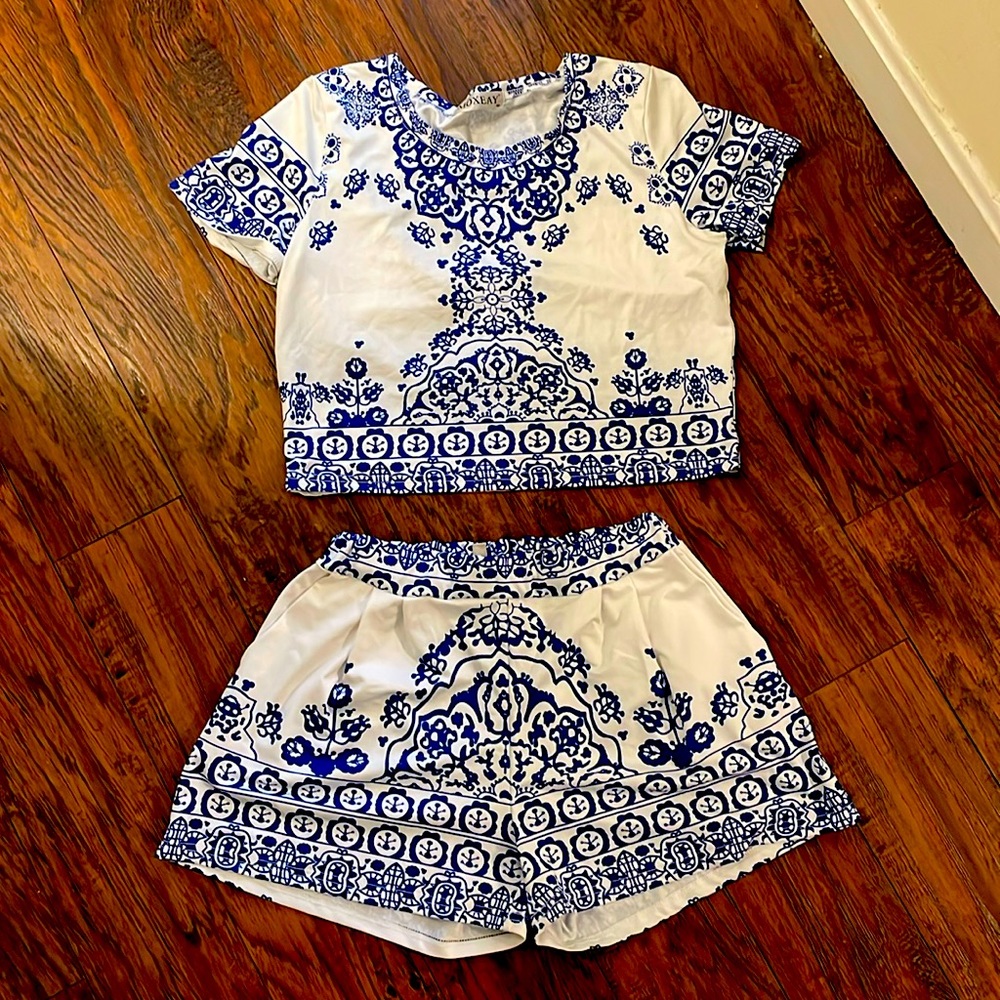 Blue and white play set